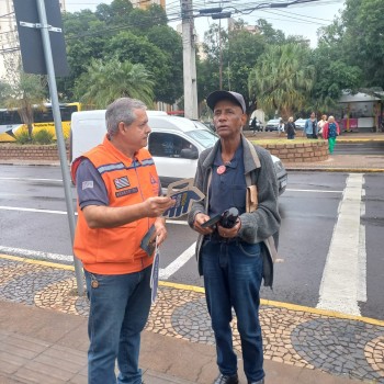No dia do pedestre, DETRAN, SEMOB E DEFESA CIVIL realizam ações de conscientização no calçadão de Prudente